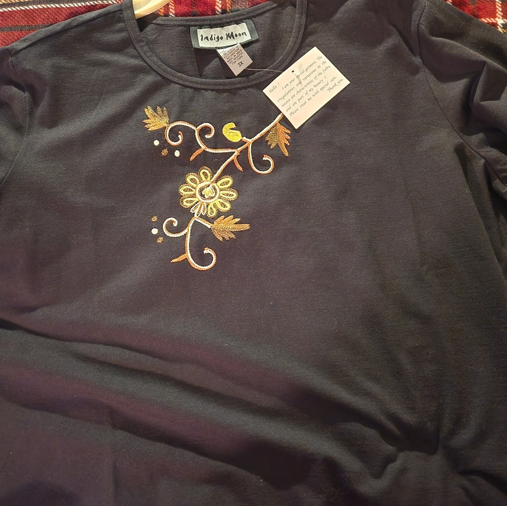 Women's 3x embroidered tee